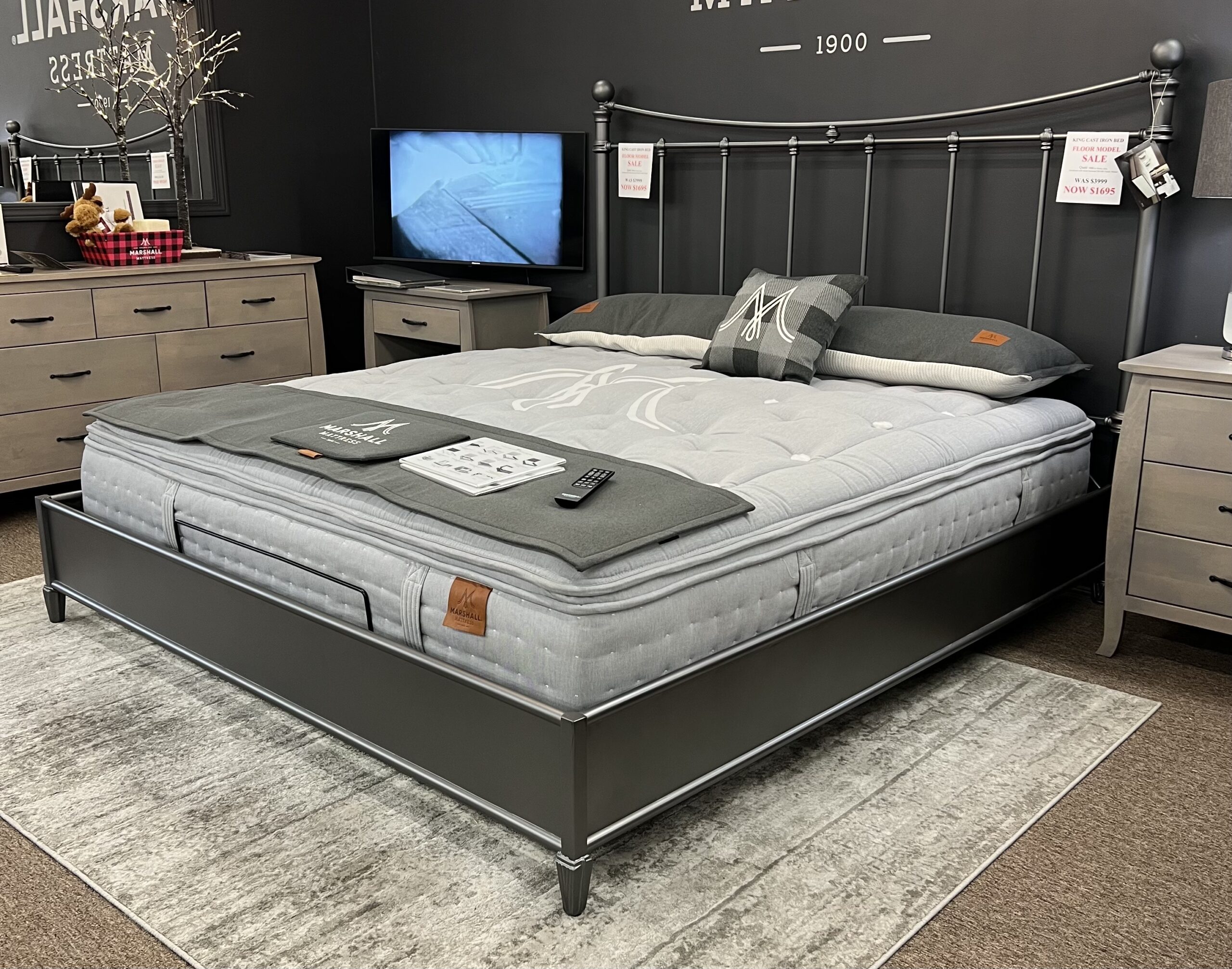 Quati King Cast Iron bedframe