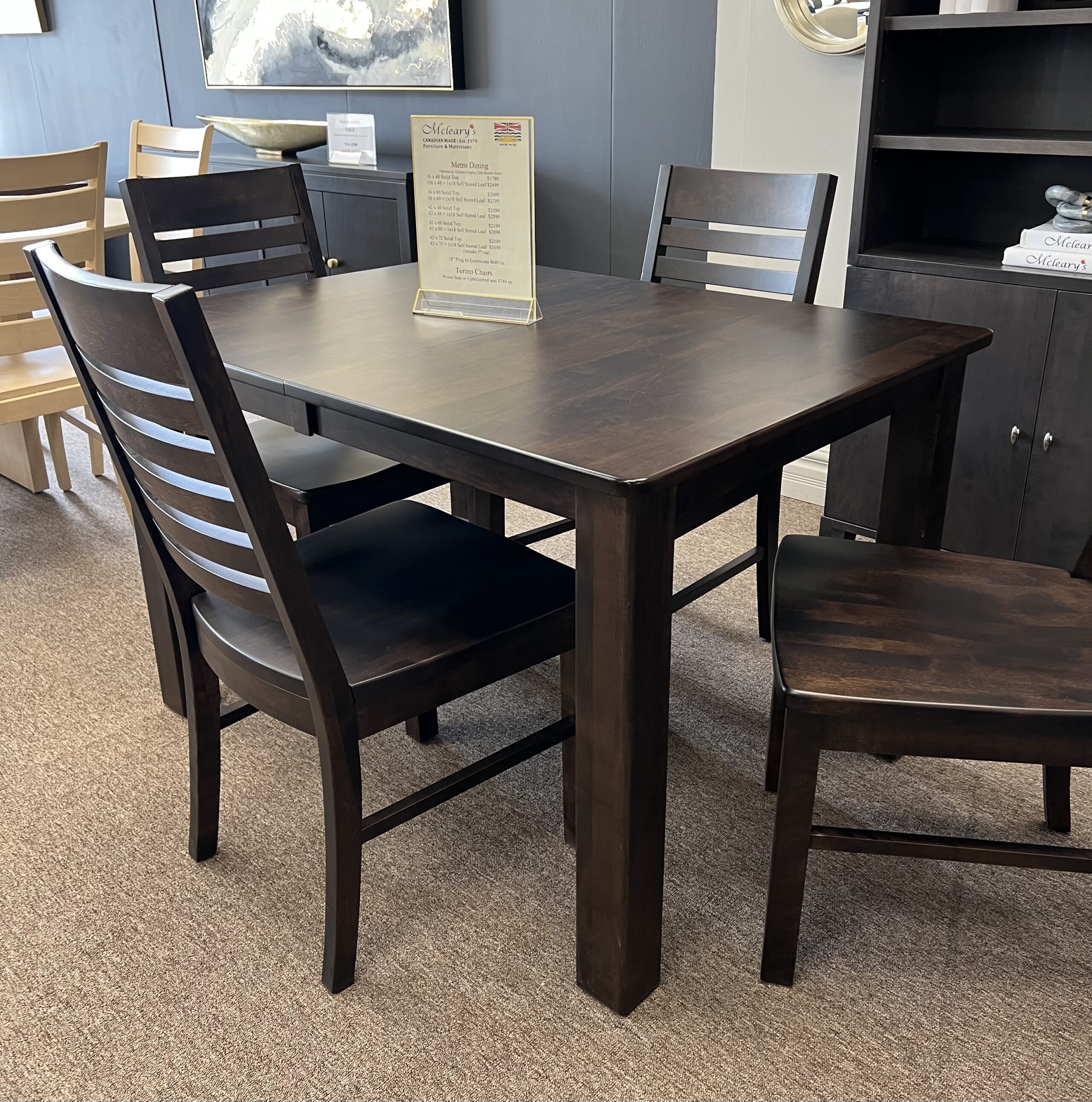 Metro extendable table with 4 chairs