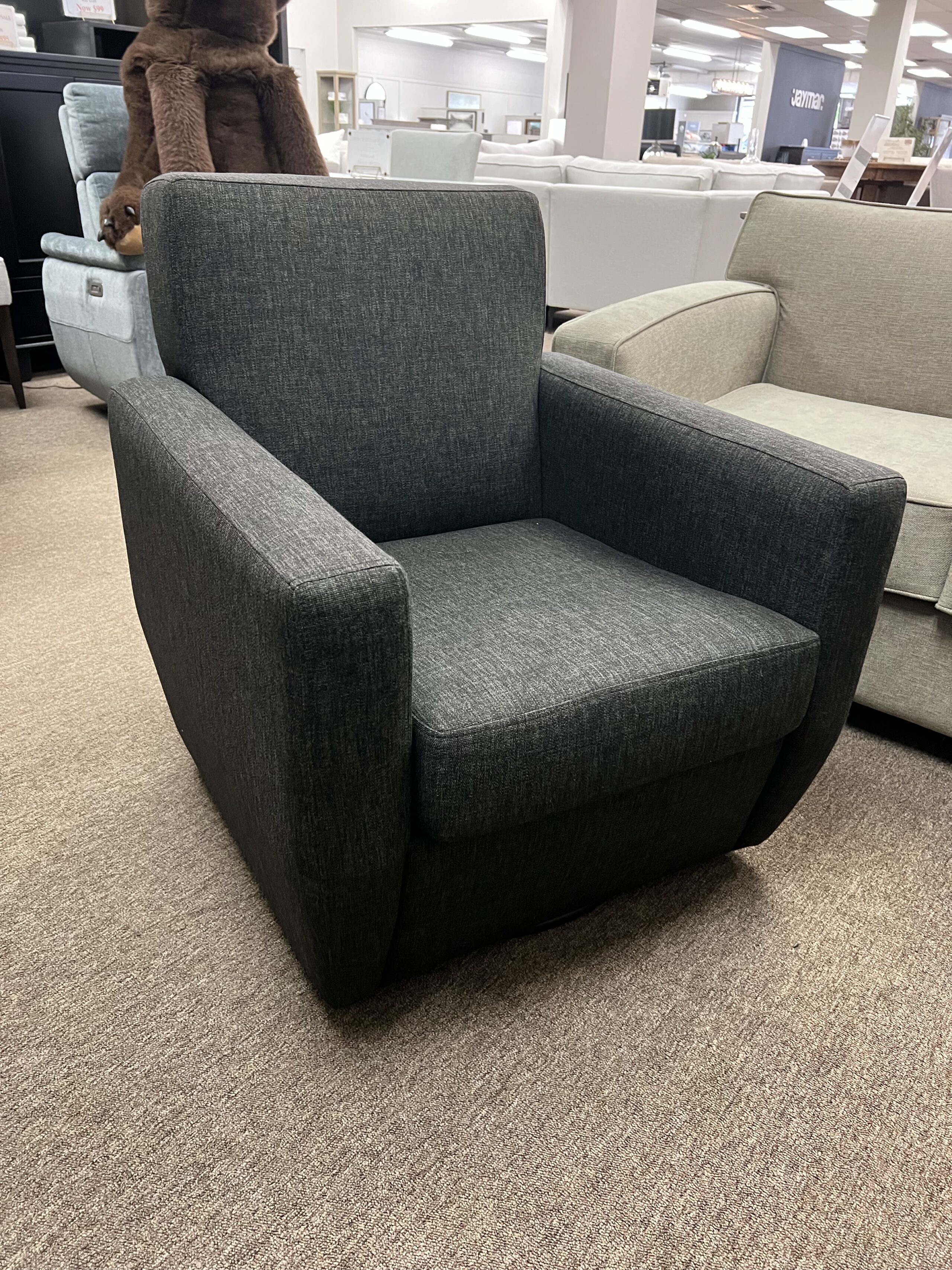 Noah swivel chair